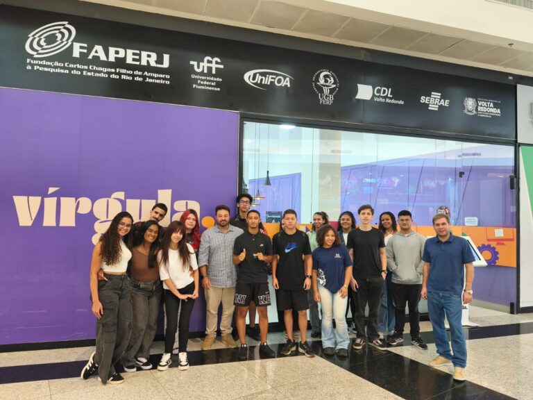 Jovens aprendizes do CAMP-VR vivenciam inovação no Vírgula Hub