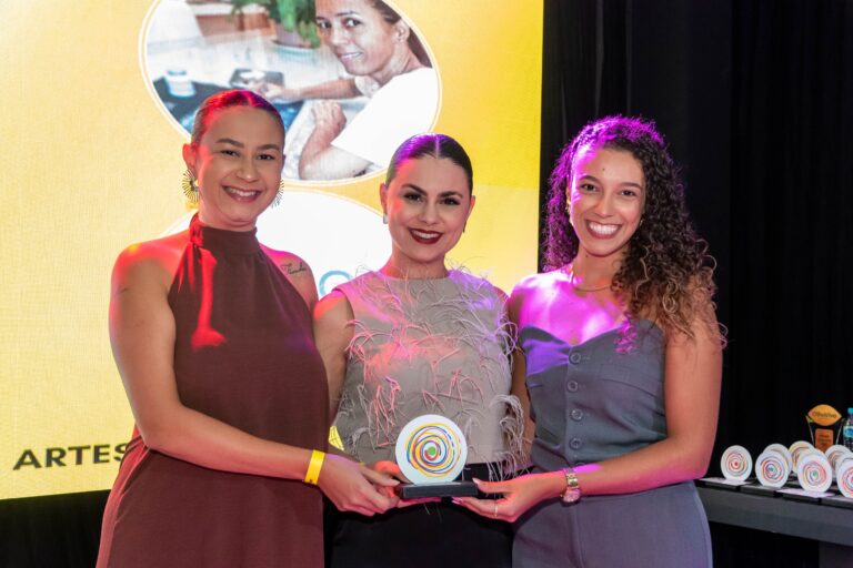 Vírgula Hub conquista 1º lugar no Prêmio Olho Vivo na categoria Conteúdo Digital