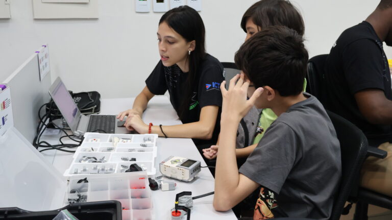 Vírgula Hub é palco de atividades do World Creativity Day em Volta Redonda